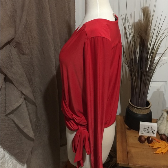 VENUS Silky Red Hip Hugging Long Sleeve Blouse - Picture 3 of 8